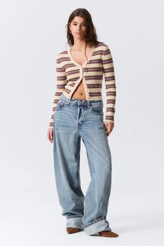 Kurze Strickjacke mit V-Ausschnitt – gestreift, braun Kurze Strickjacke mit V-Ausschnitt – gestreift, braun