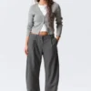 Kurze Strickjacke mit V-Ausschnitt – Grau meliert Kurze Strickjacke mit V-Ausschnitt – Grau meliert