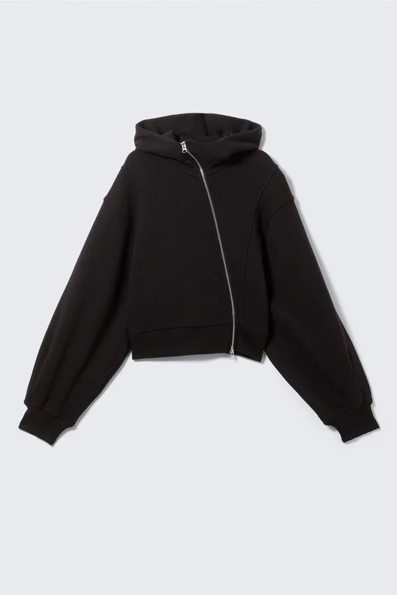 Kurzer asymmetrischer Kapuzenpullover mit Reißverschluss – Schwarz Kurzer asymmetrischer Kapuzenpullover mit Reißverschluss – Schwarz