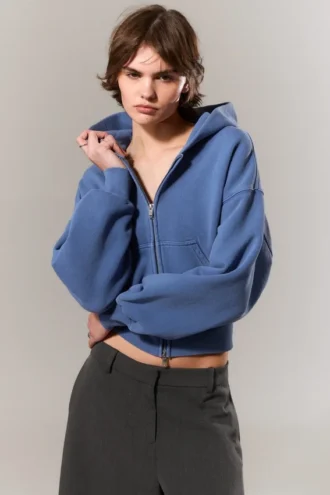 Kurzer, kastenförmiger Kapuzenpullover mit Reißverschluss – gewaschenes Blau Kurzer, kastenförmiger Kapuzenpullover mit Reißverschluss – gewaschenes Blau