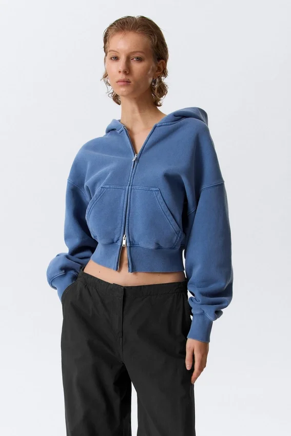 Kurzer, kastenförmiger Kapuzenpullover mit Reißverschluss – gewaschenes Blau Kurzer, kastenförmiger Kapuzenpullover mit Reißverschluss – gewaschenes Blau
