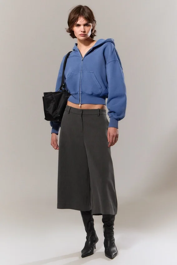 Kurzer, kastenförmiger Kapuzenpullover mit Reißverschluss – gewaschenes Blau Kurzer, kastenförmiger Kapuzenpullover mit Reißverschluss – gewaschenes Blau