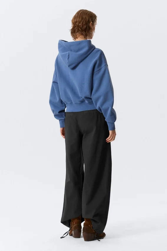 Kurzer, kastenförmiger Kapuzenpullover mit Reißverschluss – gewaschenes Blau Kurzer, kastenförmiger Kapuzenpullover mit Reißverschluss – gewaschenes Blau