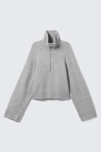 Kurzer Strickpullover mit halbem Reißverschluss – Staubiges Hellgrau meliert