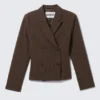 Kurzer, taillierter Blazer – Dunkelbraun – Nadelstreifen Kurzer, taillierter Blazer – Dunkelbraun – Nadelstreifen