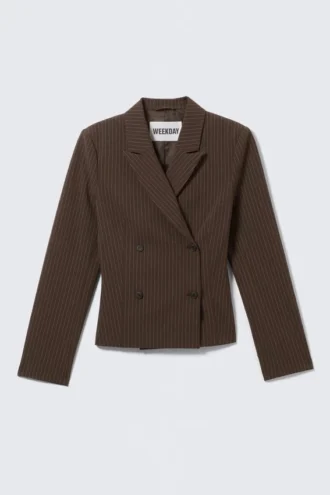 Kurzer, taillierter Blazer – Dunkelbraun – Nadelstreifen