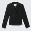 Kurzer, taillierter Blazer – Schwarz Kurzer, taillierter Blazer – Schwarz