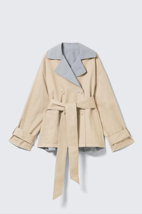 Kurzer, wendbarer Trenchcoat mit doppelter Knopfleiste – Beige & Hellgrau Kurzer, wendbarer Trenchcoat mit doppelter Knopfleiste – Beige & Hellgrau