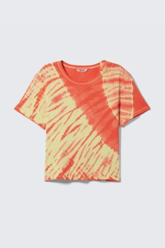 Kurzes bedrucktes T-Shirt aus gerippter Baumwolle – leuchtend rotes Tie-Dye