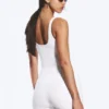 Kurzes Sport-Top mit tiefem Ausschnitt – Weiß Kurzes Sport-Top mit tiefem Ausschnitt – Weiß