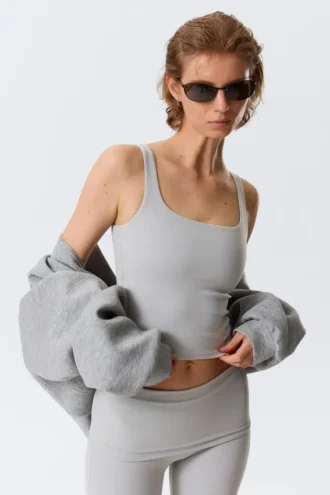 Kurzes Sporttop – Hellstaubgrau