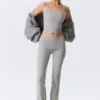 Kurzes Sporttop – Hellstaubgrau