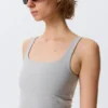 Kurzes Sporttop – Hellstaubgrau