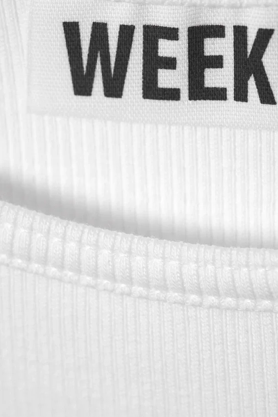 Kurzes Tanktop aus gerippter Baumwolle – Weiß Kurzes Tanktop aus gerippter Baumwolle – Weiß