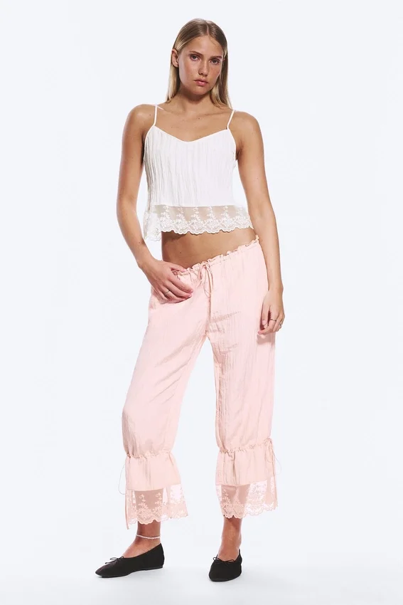 Kurzes Top mit Spitzenbesatz – Weiß Kurzes Top mit Spitzenbesatz – Weiß