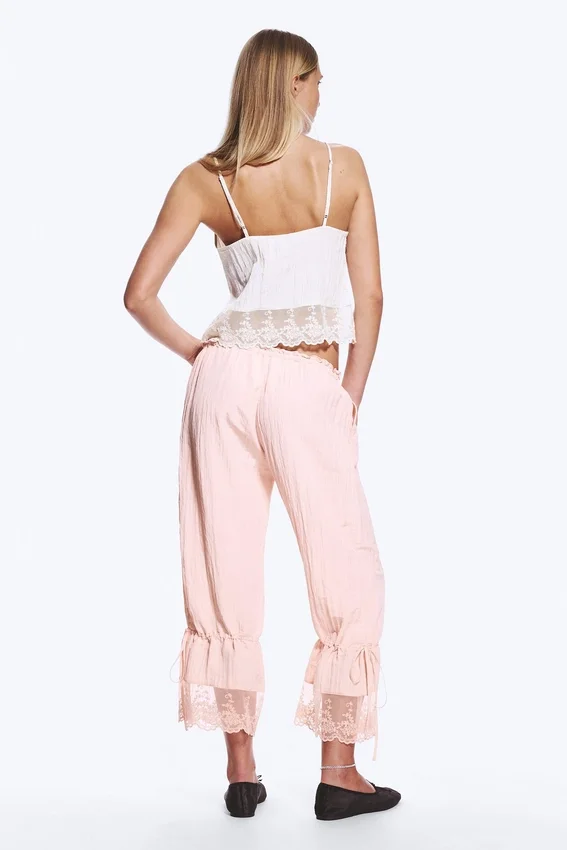 Kurzes Top mit Spitzenbesatz – Weiß Kurzes Top mit Spitzenbesatz – Weiß