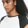 Kurzärmeliges Raglan-T-Shirt – Weiß/Dunkelgrau Kurzärmeliges Raglan-T-Shirt – Weiß/Dunkelgrau