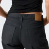 Laika-beschichtete Mid-Rise-Jeans mit geradem Bein – Indigo-Beschichtung – Dunkelblau Laika-beschichtete Mid-Rise-Jeans mit geradem Bein – Indigo-Beschichtung – Dunkelblau