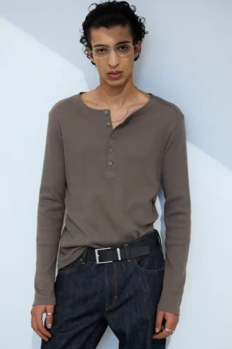 Langarm-Henley-T-Shirt – Dark Mole Langarm-Henley-T-Shirt – Dark Mole
