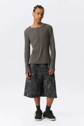 Langarm-Henley-T-Shirt – Dark Mole Langarm-Henley-T-Shirt – Dark Mole