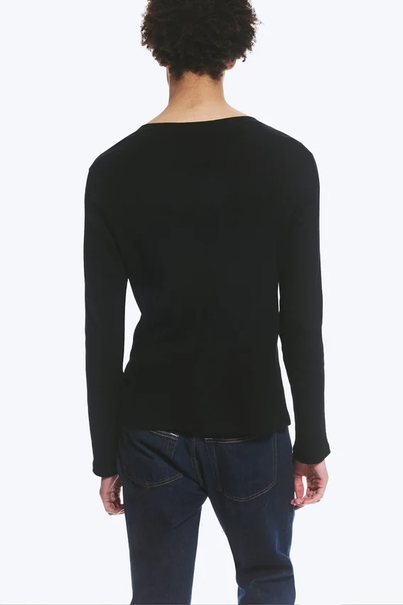 Langarm-Henley-T-Shirt – Schwarz Langarm-Henley-T-Shirt – Schwarz