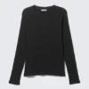 Langarm-Henley-T-Shirt – Schwarz Langarm-Henley-T-Shirt – Schwarz