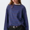 Langarmshirt aus Baumwolle – Blau- und burgunderrote Streifen Langarmshirt aus Baumwolle – Blau- und burgunderrote Streifen