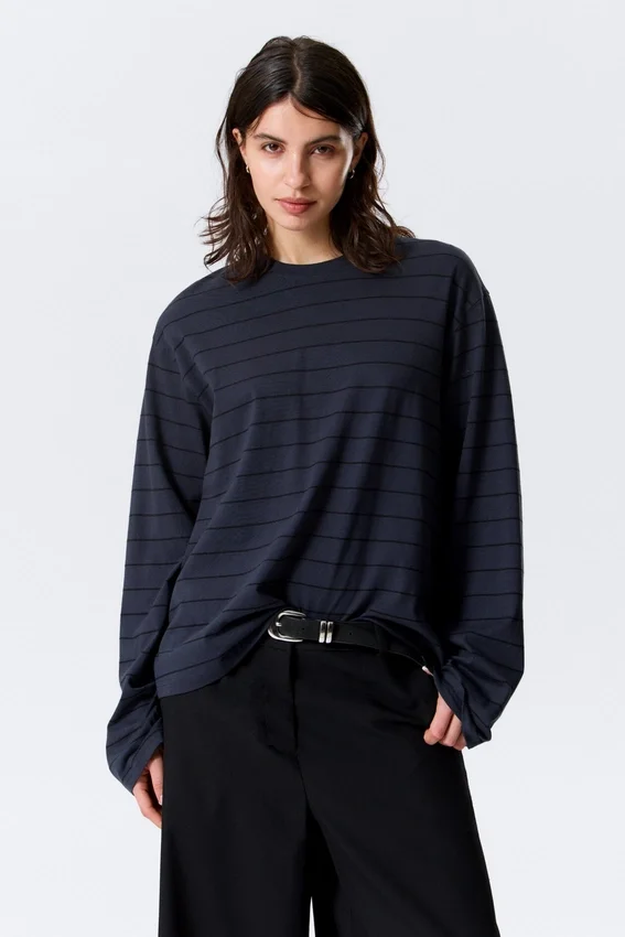 Langarmshirt aus Baumwolle mit kastenförmigem Schnitt – gestreift, dunkelblau Langarmshirt aus Baumwolle mit kastenförmigem Schnitt – gestreift, dunkelblau
