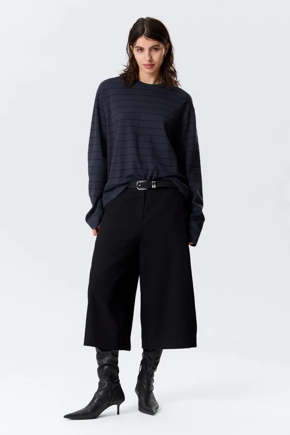 Langarmshirt aus Baumwolle mit kastenförmigem Schnitt – gestreift, dunkelblau Langarmshirt aus Baumwolle mit kastenförmigem Schnitt – gestreift, dunkelblau