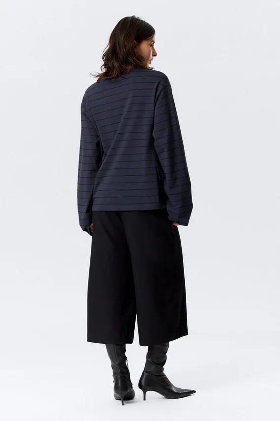 Langarmshirt aus Baumwolle mit kastenförmigem Schnitt – gestreift, dunkelblau Langarmshirt aus Baumwolle mit kastenförmigem Schnitt – gestreift, dunkelblau