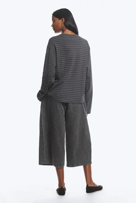 Langarmshirt aus Baumwolle mit kastenförmigem Schnitt – gestreift, dunkelgrau Langarmshirt aus Baumwolle mit kastenförmigem Schnitt – gestreift, dunkelgrau