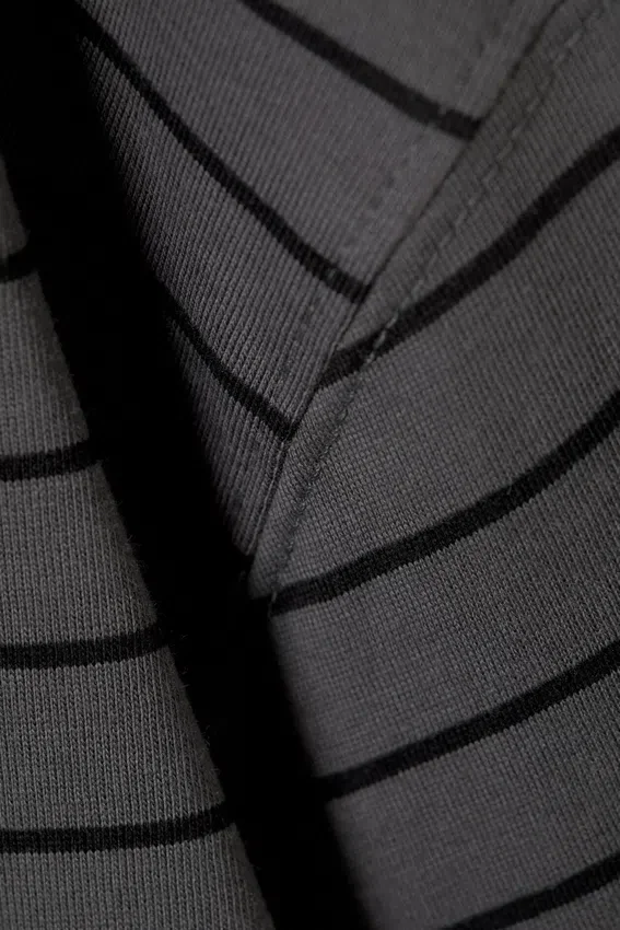 Langarmshirt aus Baumwolle mit kastenförmigem Schnitt – gestreift, dunkelgrau Langarmshirt aus Baumwolle mit kastenförmigem Schnitt – gestreift, dunkelgrau