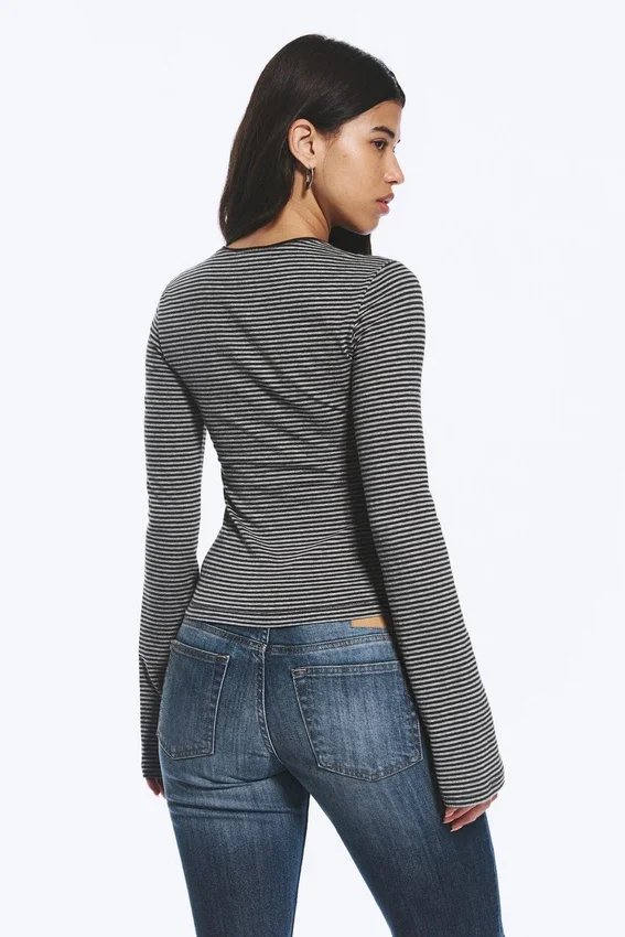 Langarmshirt aus Baumwolle – schwarz-grau gestreift Langarmshirt aus Baumwolle – schwarz-grau gestreift