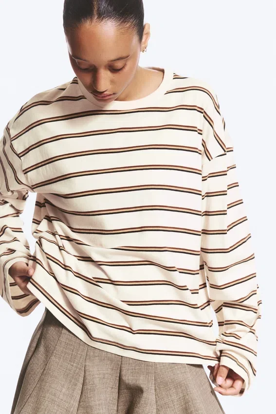 Langarmshirt aus Baumwolle – Staubweiß – Braune Streifen Langarmshirt aus Baumwolle – Staubweiß – Braune Streifen
