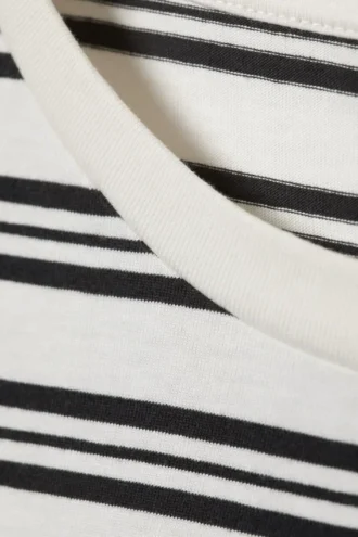 Langarmshirt aus Baumwolle – Weiß – Schwarze Streifen