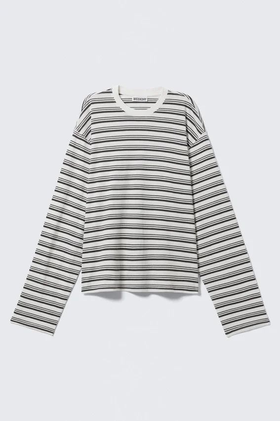 Langarmshirt in Boxy-Passform mit weißen und schwarzen Streifen Langarmshirt in Boxy-Passform mit weißen und schwarzen Streifen