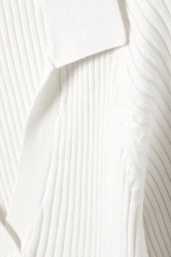 Langarmshirt mit geripptem Strick-Ausschnitt – Weiß Langarmshirt mit geripptem Strick-Ausschnitt – Weiß
