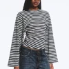 Langarmshirt mit Rüschen – Schwarz/Grau gestreift Langarmshirt mit Rüschen – Schwarz/Grau gestreift