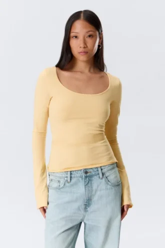 Langarmshirt mit schmalem Schnitt und U-Ausschnitt – Hellgelb