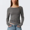 Langarmshirt mit tiefem Rückenausschnitt – Grau