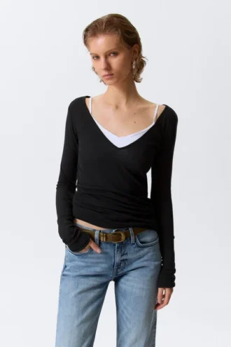 Langarmshirt mit tiefem V-Ausschnitt – Schwarz Langarmshirt mit tiefem V-Ausschnitt – Schwarz
