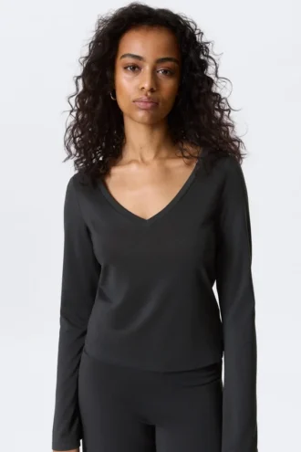 Langarmshirt mit V-Ausschnitt – gewaschenes Schwarz