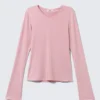 Langarmshirt mit V-Ausschnitt – Hellrosa Langarmshirt mit V-Ausschnitt – Hellrosa