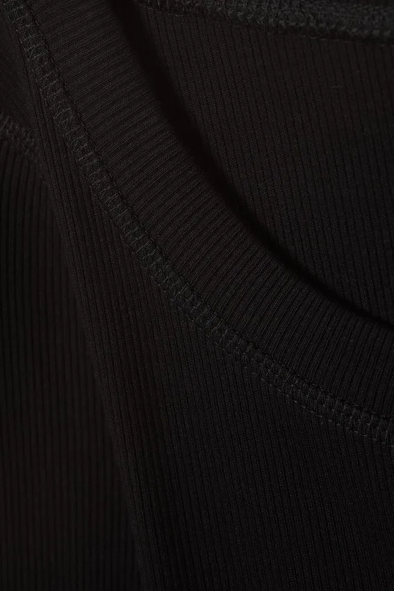 Langarmshirt mit weitem Ausschnitt – Schwarz Langarmshirt mit weitem Ausschnitt – Schwarz