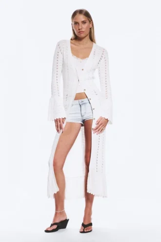Lange, gerippte Strickjacke mit V-Ausschnitt – Weiß Lange, gerippte Strickjacke mit V-Ausschnitt – Weiß