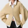 Langer Strick-Kapuzenpullover mit Reißverschluss – Beige Langer Strick-Kapuzenpullover mit Reißverschluss – Beige