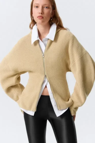 Langer Strick-Kapuzenpullover mit Reißverschluss – Beige Langer Strick-Kapuzenpullover mit Reißverschluss – Beige