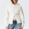 Langer Strick-Kapuzenpullover mit Reißverschluss – Weiß Langer Strick-Kapuzenpullover mit Reißverschluss – Weiß