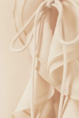 Langärmelige Bluse mit Rüschen – Beige