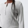 Langärmiges Henley-Shirt mit Waffelstruktur – Grau meliert Langärmiges Henley-Shirt mit Waffelstruktur – Grau meliert